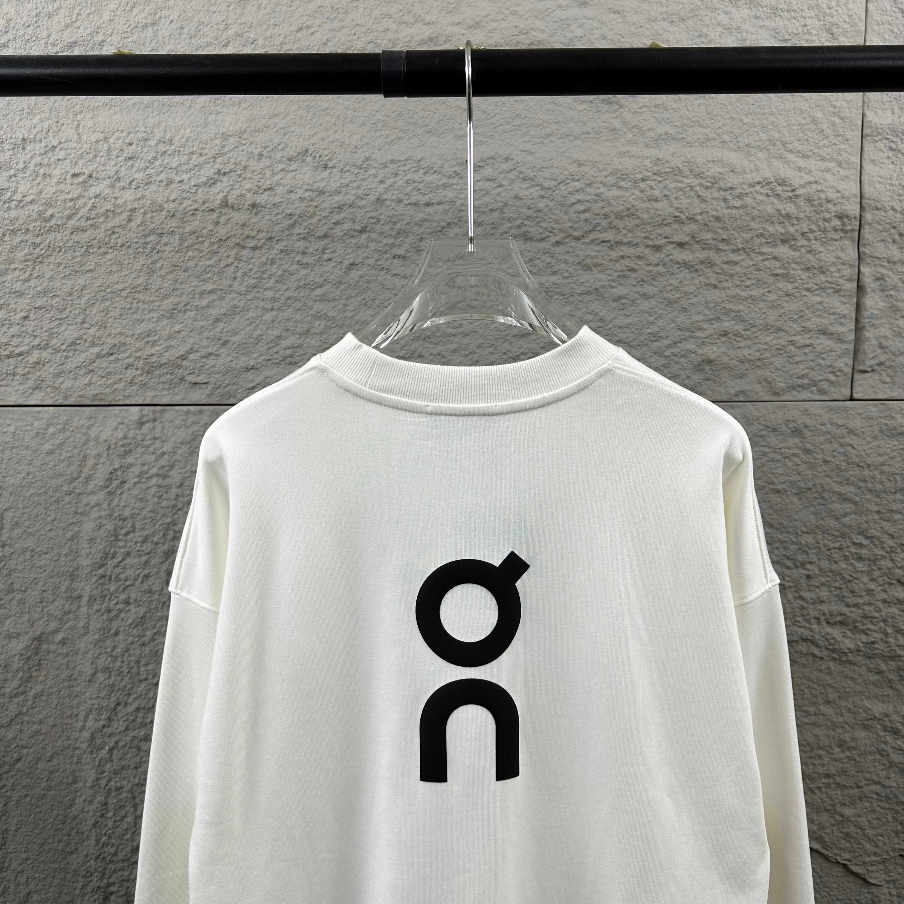 On*running* Early Autumn and Winter New Arrival Classic letter totem three-dimensional foaming process Customized terry fabric Long-sleeved round neck sweatshirt Men and women Same Style Color: Black White Size: S (90-130 pounds) M (120-150 pounds) L (140-165 pounds) XL (160-180 pounds) XXL (180 pounds)